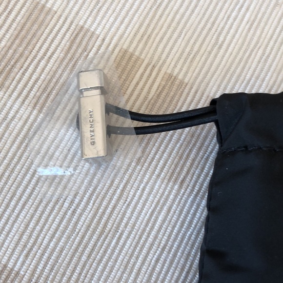 Givenchy puffer sunglass case - Picture 3 of 5